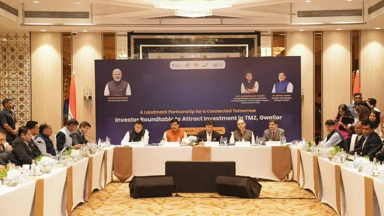 मुंबई में ग्वालियर TMZ का मेगा रोडशो,10000 करोड़ रुपये निवेश व 14000 रोजगार लक्ष्य, सीएम डॉ मोहन यादव बोले- ‘मेक इन MP’ को मिलेगी नई रफ्तार