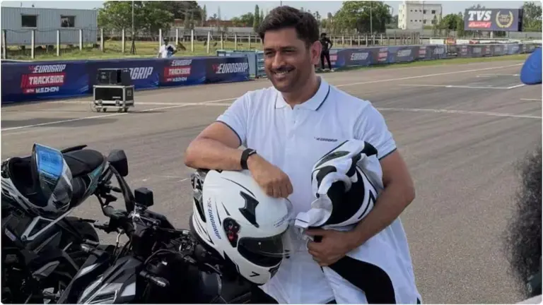 सुपरबाइक रेस ट्रैक पर दिखे MS धोनी, क्या क्रिकेट के बाद अब इस खेल में नई पारी शुरू करने जा रहे हैं माही?