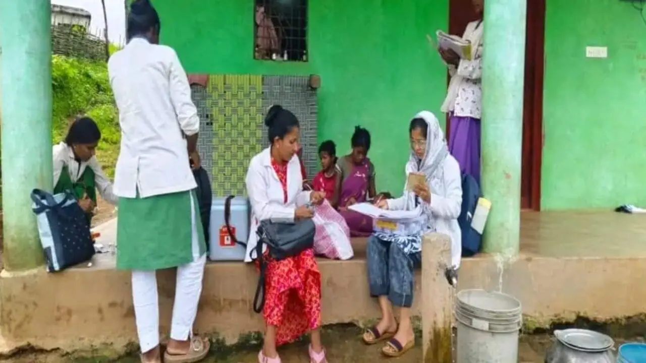 40 साल बाद बालाघाट के नक्सल मुक्त बिरसा ब्लॉक में पहली बार पहुंचे डॉक्टर, 125 बच्चों की बचाई जान