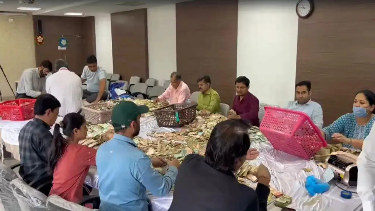 खजराना गणेश मंदिर में भक्तों ने दिल खोलकर चढ़ाया दान, चार दिन में करोड़ों का चढ़ावा