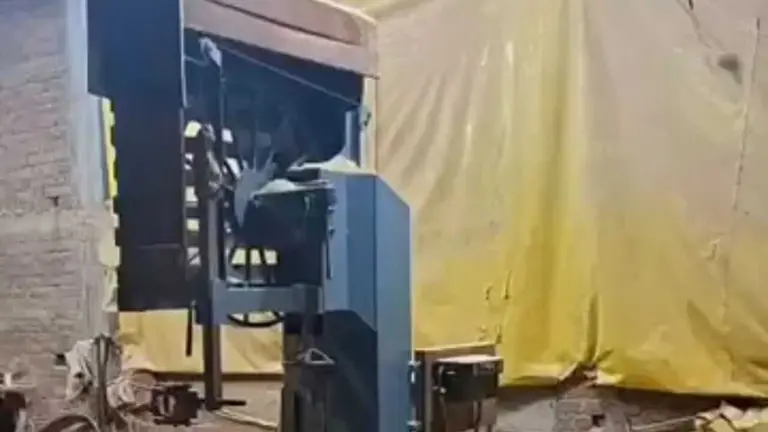 जबलपुर में वन विभाग का एक्शन, अवैध आरा मशीन चलाने वाली लकड़ी की टाल सील