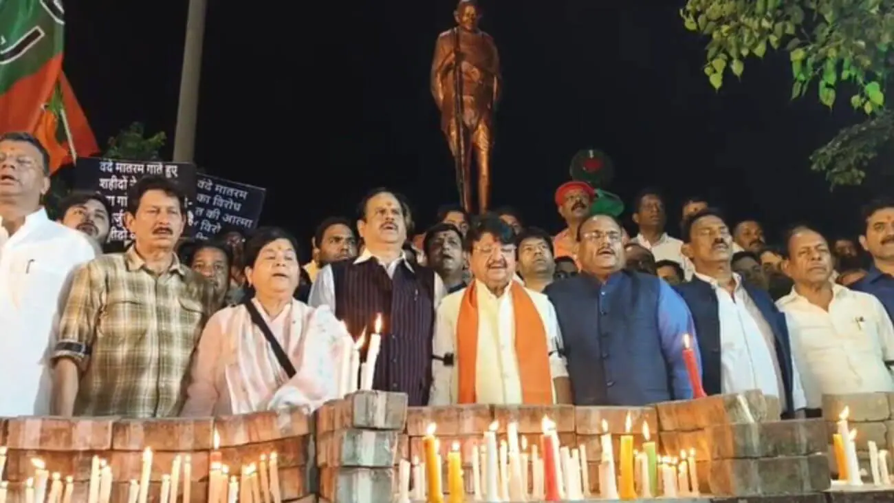 वंदे मातरम विवाद पर इंदौर में बीजेपी का कैंडल मार्च, मंत्री कैलाश विजयवर्गीय बोले – ‘कांग्रेस को देश से माफी मांगनी चाहिए’