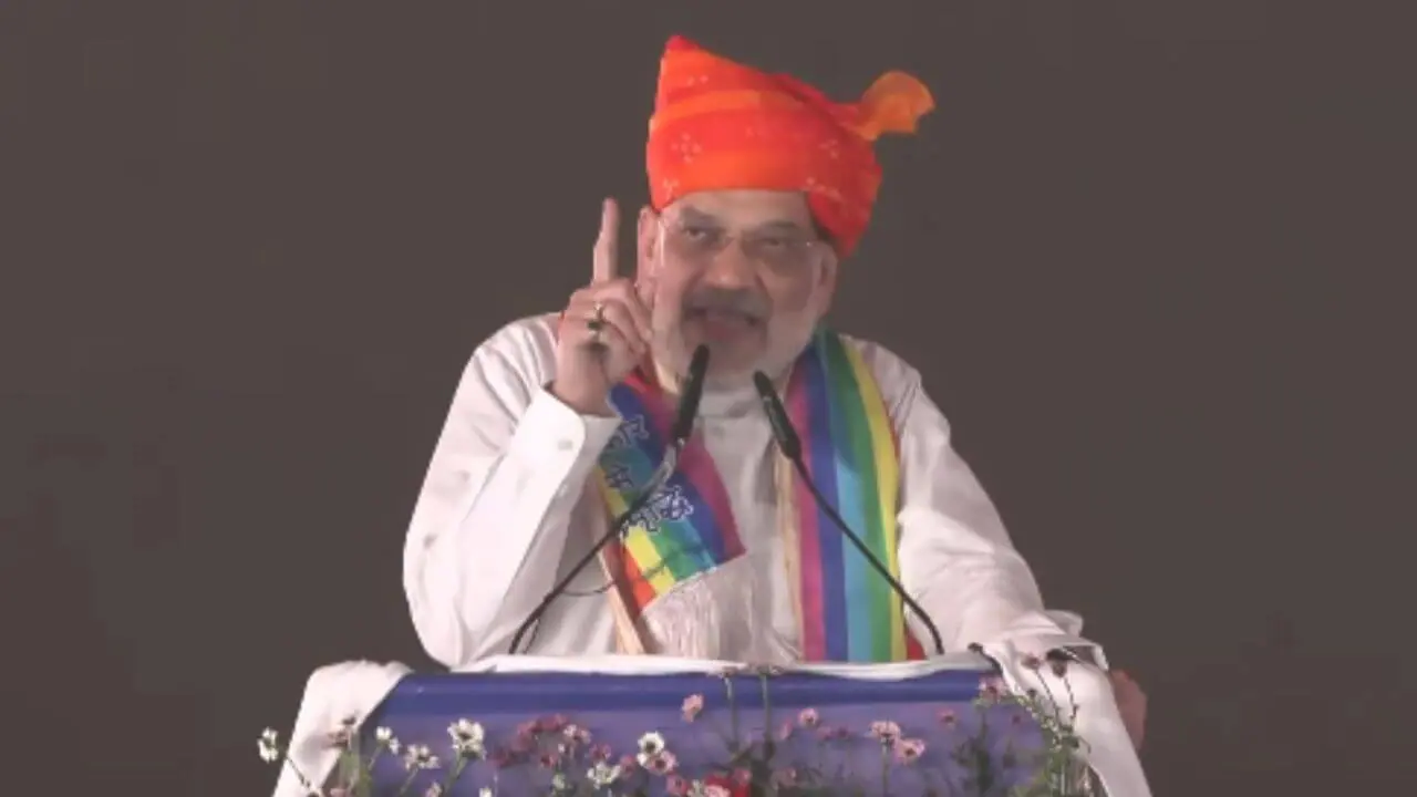 “वोट बैंक की राजनीति में ‘वंदे मातरम्’ को भुलाया..” सोनिया गांधी और मल्लिकार्जुन खरगे पर बरसे अमित शाह, लगाए गंभीर आरोप