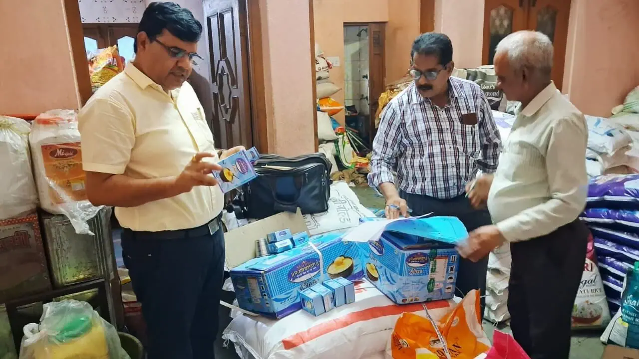 नीमच में खाद्य सुरक्षा विभाग का बड़ा एक्शन, 340 रुपए वाला 152 लीटर घी जब्त, गोपी मिष्ठान से 6 मिठाइयों के सैंपल