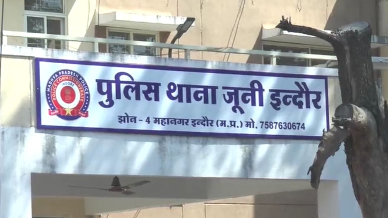 इंदौर: केयरटेकर की आड़ में चोरी का खेल, मौका मिलते ही घरों से उड़ाए जेवर और नकदी, पुलिस ने शातिर महिला को किया गिरफ्तार