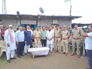 खेरवा पहुंचे धार एसपी सचिन शर्मा, अपराध रोकने और शिक्षा को लेकर ग्रामीणों से की खास अपील