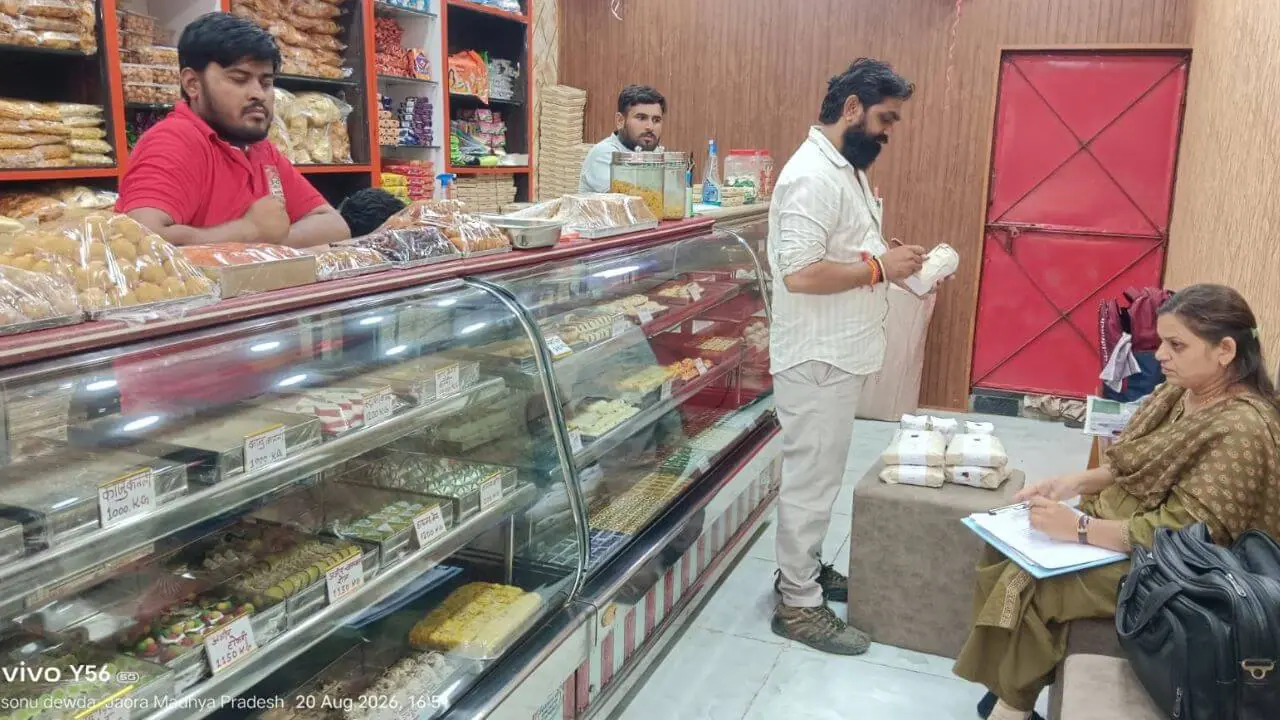 रतलाम में खाद्य सुरक्षा विभाग का एक्शन, 100 किलो मावा किया जब्त, जांच के लिए भेजे गए सैंपल