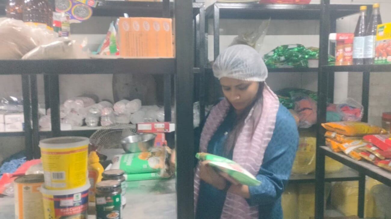 इंदौर के CKD गार्डन एंड रेस्टोरेंट पर खाद्य विभाग की कार्रवाई, 4 सैंपल जांच के लिए भेजे, वेज-नॉनवेज साथ रखने पर नोटिस
