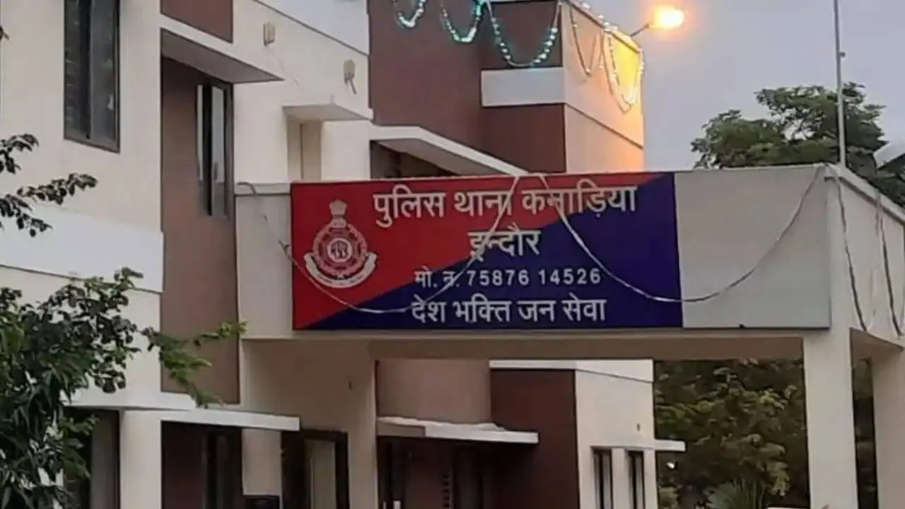 चरित्र पर शक में पत्नी को चाकू से गोदा, फिर 2 बच्चों को तालाब में फेंका, इंदौर में सनसनीखेज वारदात