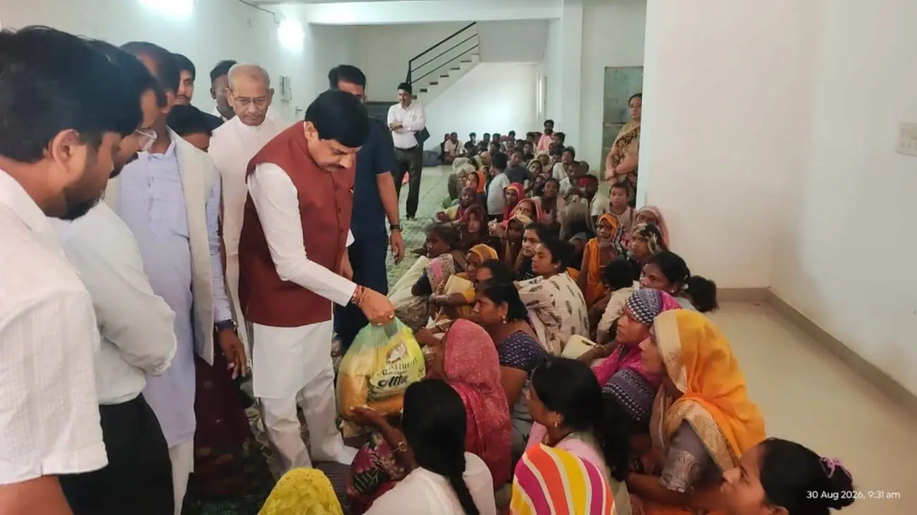 Ground Zero पर पहुंचे CM मोहन यादव, बाढ़ प्रभावितों से मिले; बोले- जल्द पटरी पर आए लोगों के जीवन की गाड़ी, अतिक्रमण पर भी मांगी रिपोर्ट