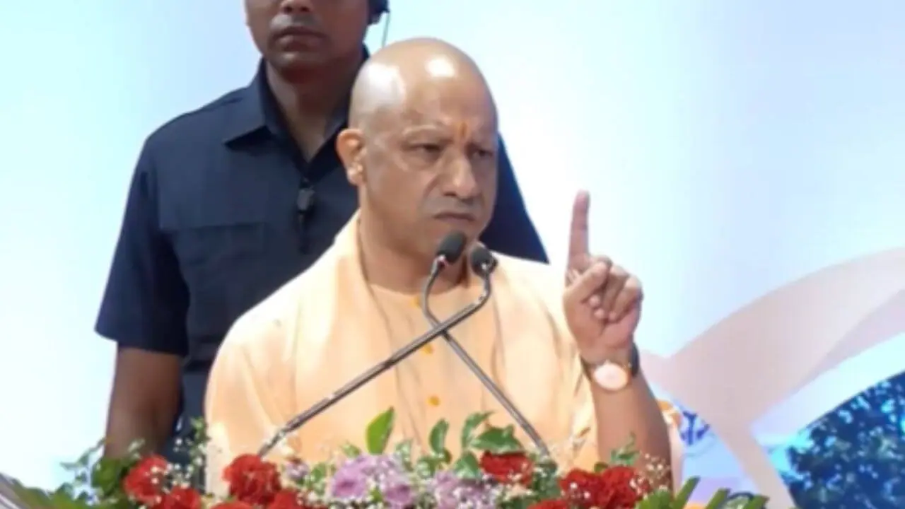 सीएम योगी ने अखिलेश यादव को ‘बबुआ’ कहकर साधा निशाना, बोले- अगले चुनाव में जनता सपा का कर देगी सफाया
