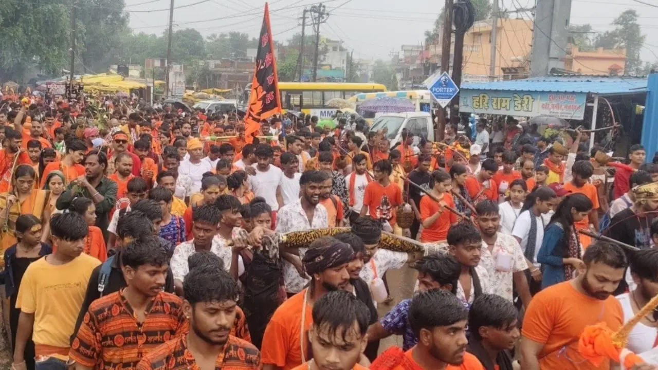 जबलपुर में शुरू हुई 33 KM लंबी संस्कार कांवड़ यात्रा, ग्वारीघाट से कैलाश धाम तक उमड़ा आस्था का सैलाब