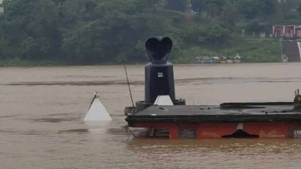 जबलपुर में उफान पर नर्मदा नदी, घाटों के मंदिर जलमग्न, अलर्ट पर प्रशासन