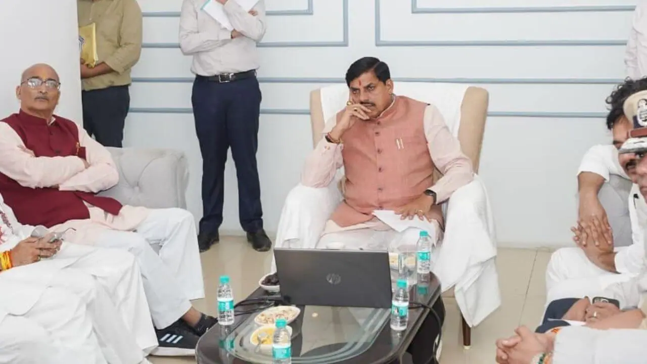 रीवा में अतिवृष्टि के बाद राहत कार्यों पर सीएम डॉ. मोहन यादव के सख्त निर्देश, फसल नुकसान का तत्काल सर्वे; प्रभावित क्षेत्रों में लगेंगे मेडिकल कैंप