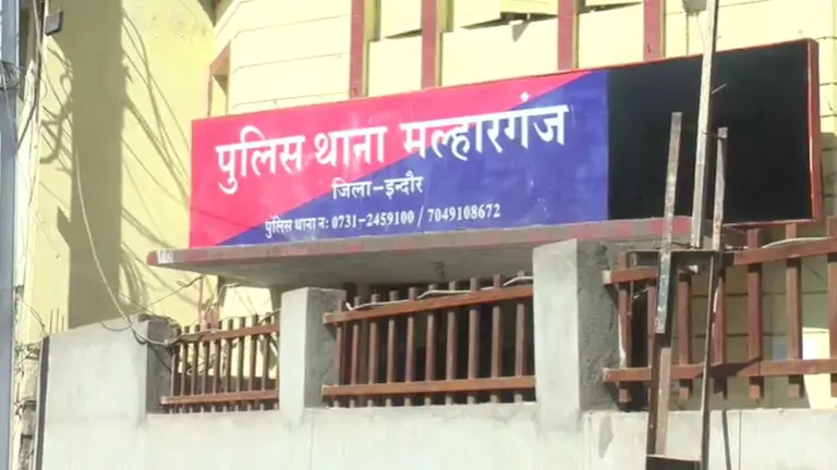 इंदौर में पुलिस का बड़ा एक्शन, लाखों रुपये की अवैध शराब पकड़ी, वाहन भी किया जब्त, चालक गिरफ्तार
