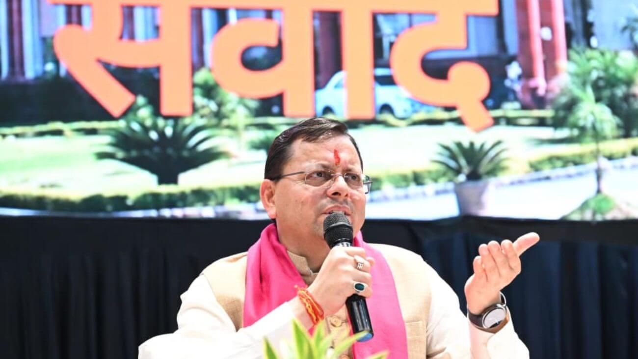दून यूनिवर्सिटी में छात्रों से रूबरू हुए सीएम धामी, AI से लेकर रोजगार और देहरादून के ट्रैफिक जाम तक सवालों के दिए जवाब