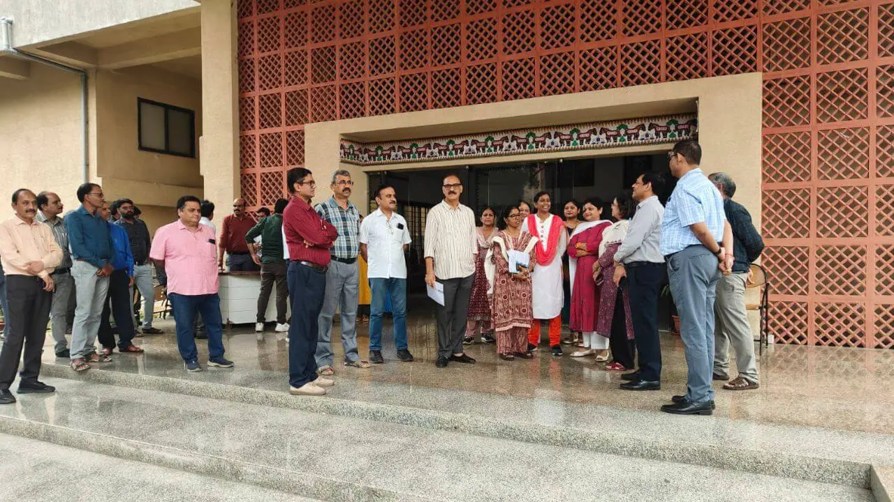 IAS नेहा मारव्या के खिलाफ सड़क पर उतरे अधिकारी-कर्मचारी, ST आयोग ने भी CM को लिखा पत्र