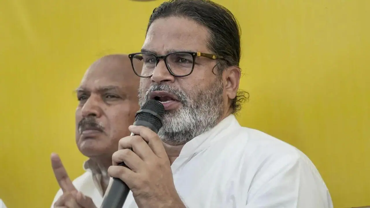 नितिन नबीन की बांकीपुर सीट पर उलटफेर, प्रशांत किशोर की बढ़त बरक़रार, पार्टी कार्यालय के बाहर जश्न