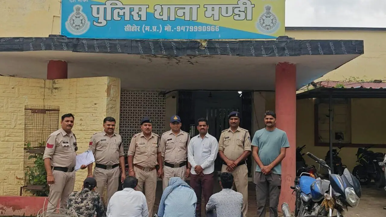 सीहोर: बिजली के तार चुराने वाला गिरोह बेनकाब, पुलिस ने 4 आरोपियों को किया गिरफ्तार, लाखों का माल बरामद