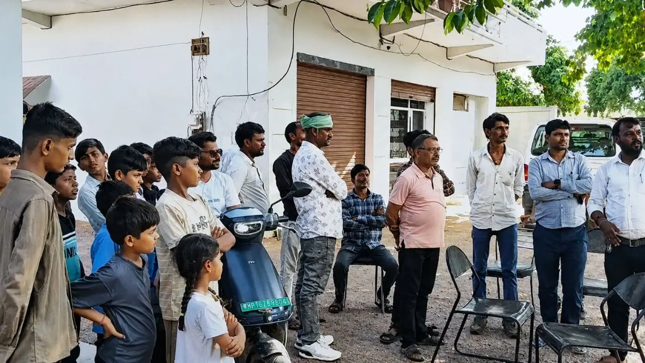 आधी रात हॉस्टल से ऐसे भागे 3 छात्र, छतरपुर में मची अफरा-तफरी, परिजनों ने खोली सुरक्षा की पोल