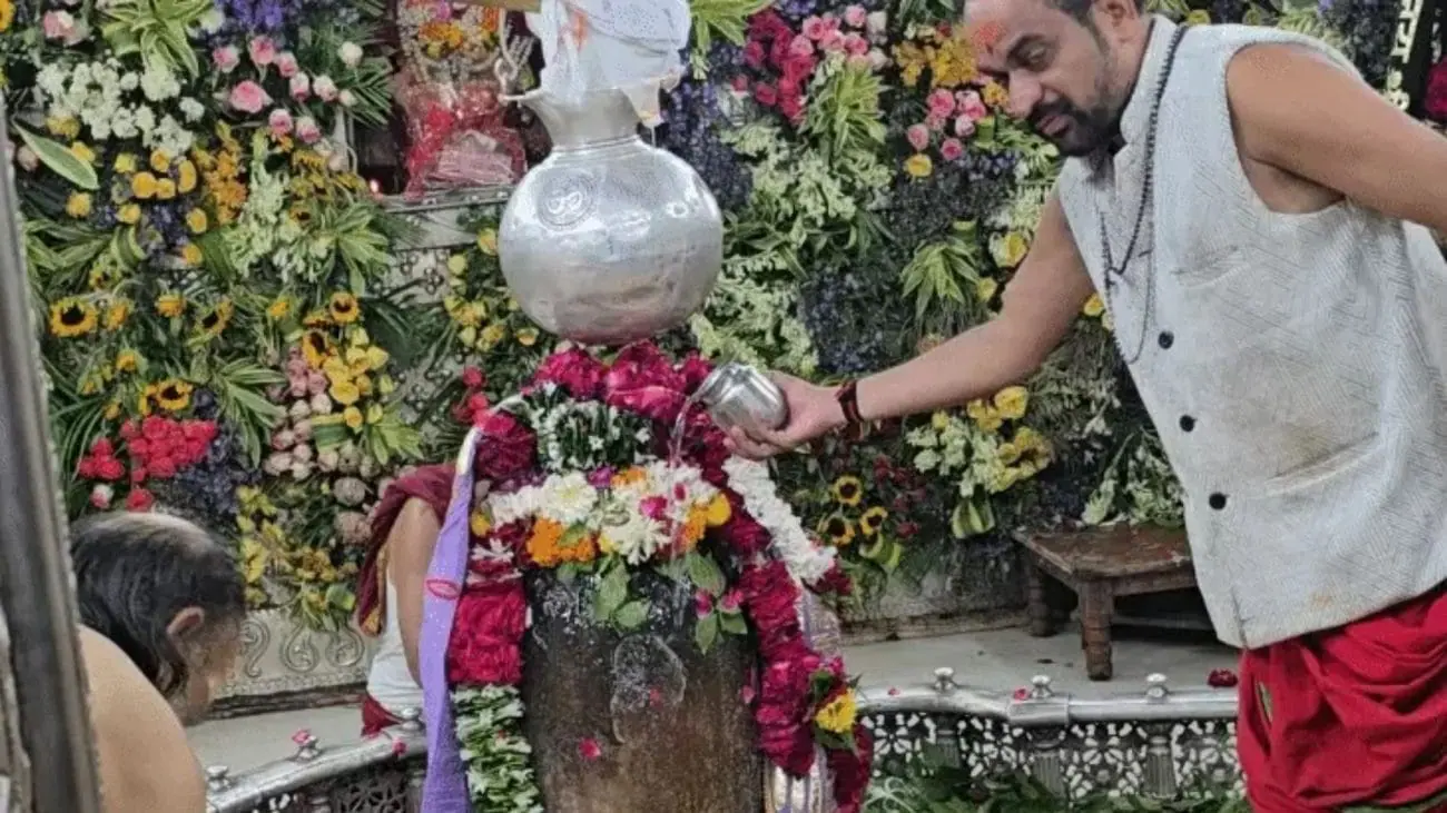 सावन के पहले सोमवार पर महाकाल और ओंकारेश्वर में उमड़ने लगी श्रद्धालुओं की भीड़, भस्म आरती के साथ शुरू हुई शिव आराधना