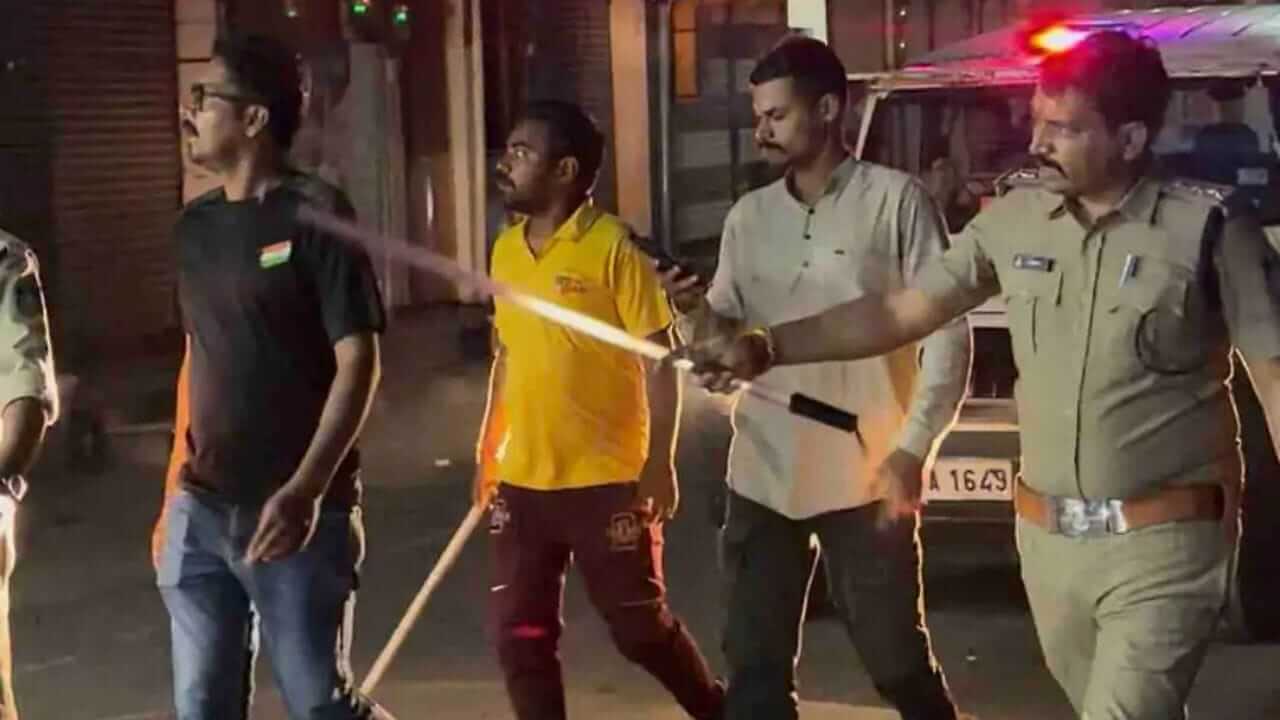 बदमाशों पर शिकंजा कसने नागदा पुलिस का ‘गुंडा अभियान’, देर रात बंद कराया बाजार