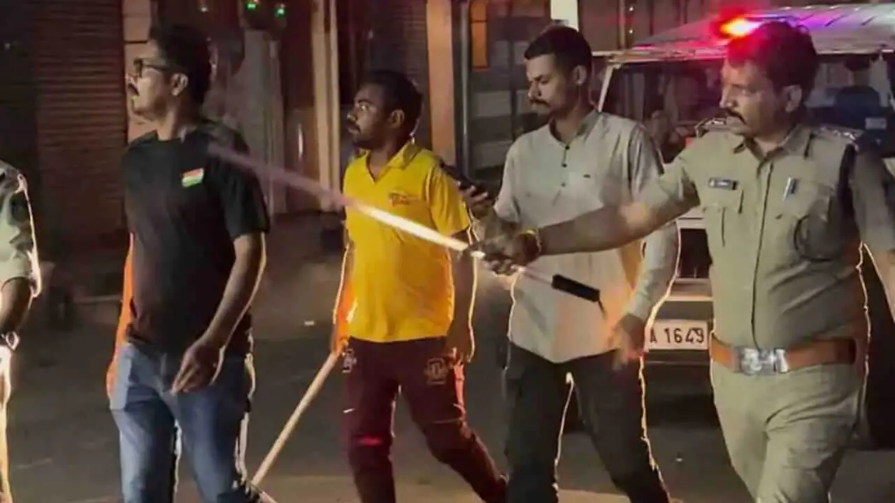 बदमाशों पर शिकंजा कसने नागदा पुलिस का ‘गुंडा अभियान’, देर रात बंद कराया बाजार