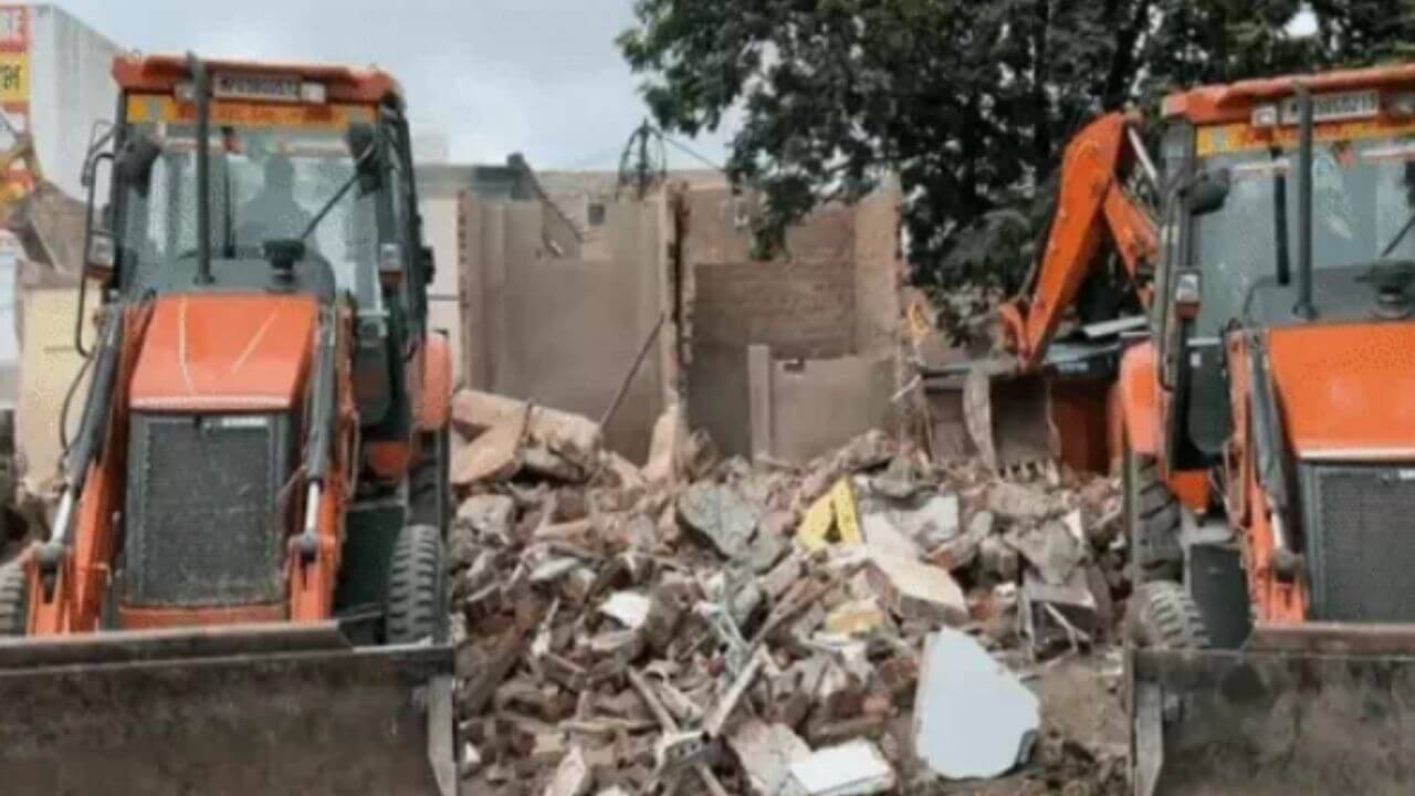 इंदौर में सड़क चौड़ीकरण का एक्शन, मूसाखेड़ी-बाणगंगा में हटाए अवैध निर्माण