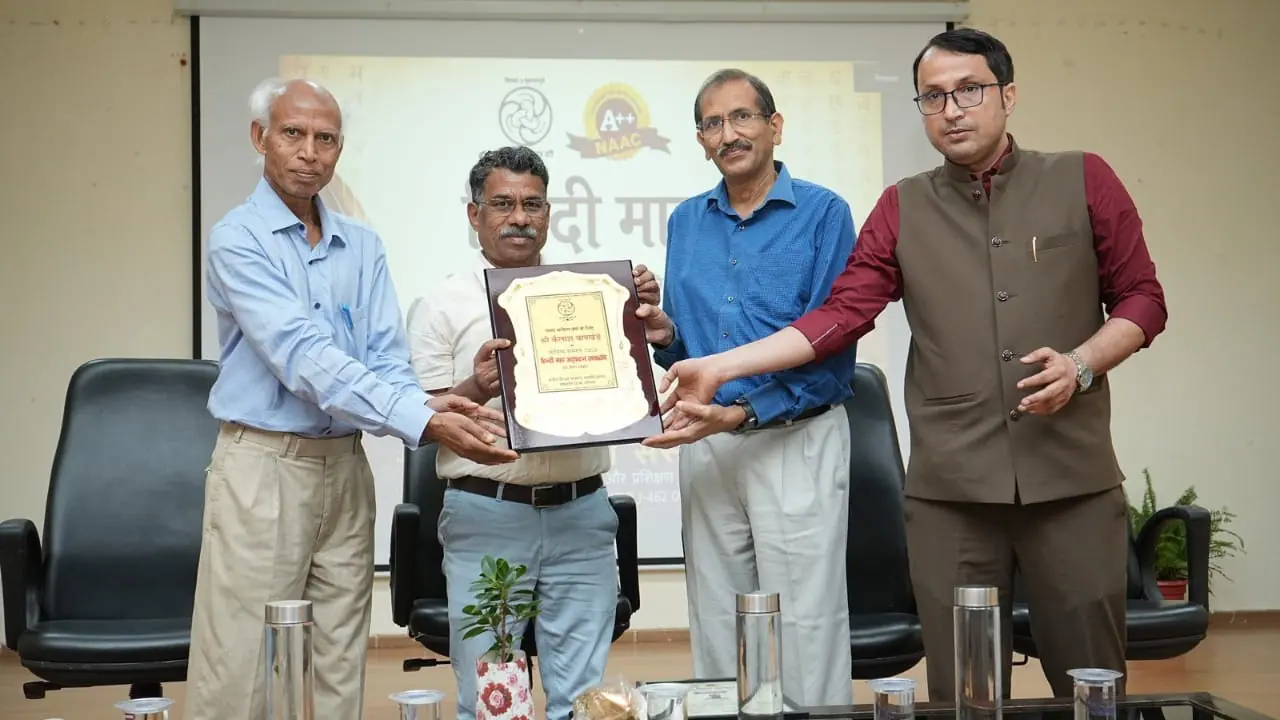 भोपाल के क्षेत्रीय शिक्षा संस्थान में ‘हिंदी माह’ का शुभारंभ, हिंदी के अधिकाधिक प्रयोग पर जोर