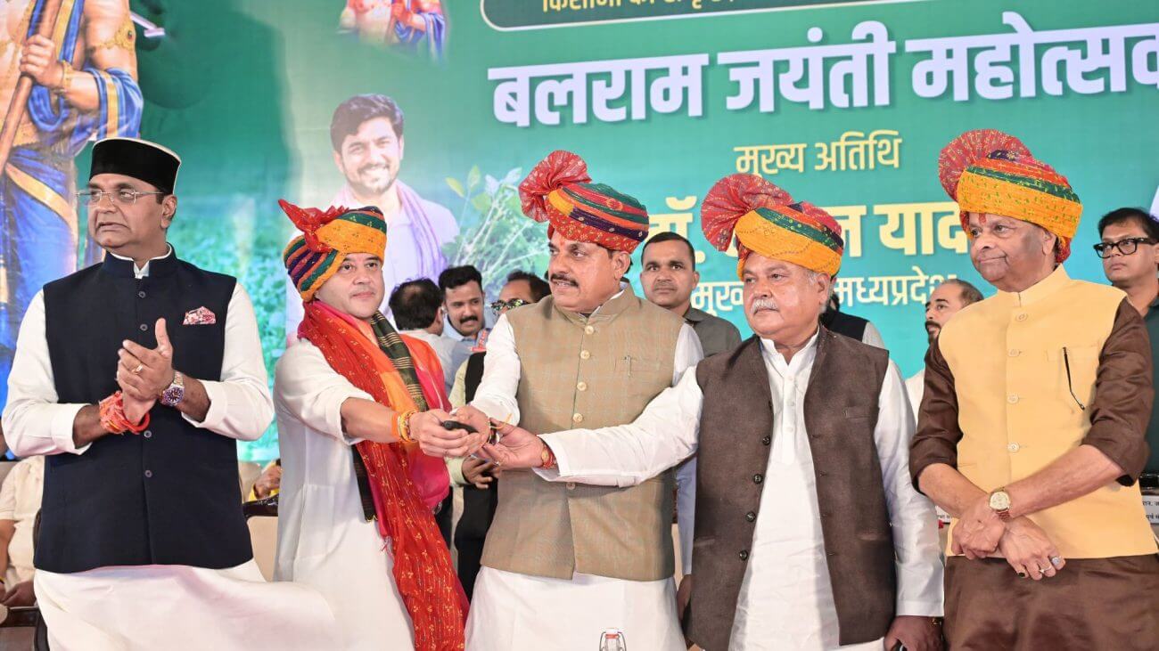 ग्वालियर में बलराम कृषि महोत्सव, किसानों पर CM मोहन यादव ने की पुष्पवर्षा; बोले- खेतों से खातों तक अन्नदाता का ध्यान रख रही सरकार