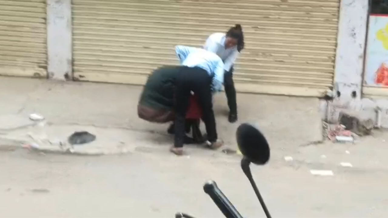 Gwalior News : गुस्साई दो युवतियों ने होटल की महिला रिसेप्शनिस्ट के साथ की मारपीट, सड़क पर बाल पकड़कर घसीटा, मामला दर्ज