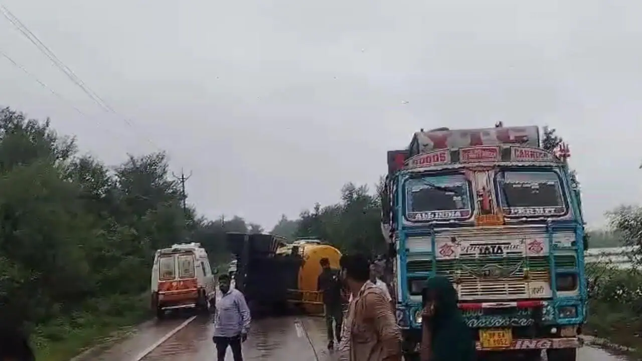 रीवा-सीधी NH-39 पर भीषण हादसा, बस और बल्कर की जोरदार भिड़ंत, कई लोगों के हताहत होने की आशंका