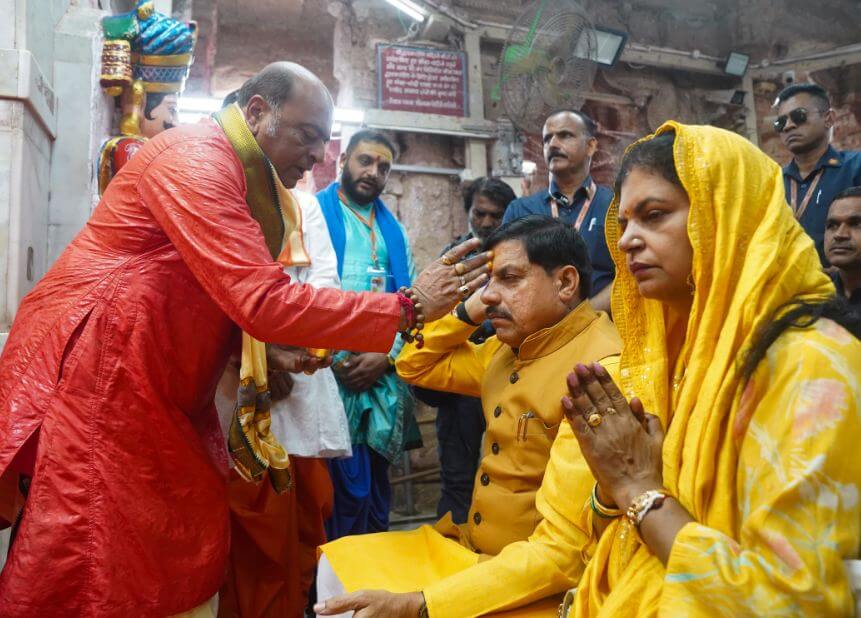 सीएम मोहन ने किए द्वारकाधीश के दर्शन, प्रदेशवासियों की सुख-समृद्धि की कामना, बोले-महाकाल लोक के कारण बढ़े 20 गुना श्रद्धालु