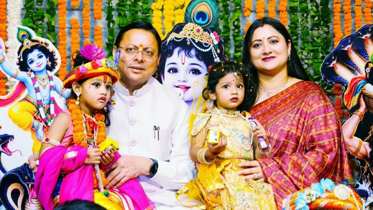 देहरादून पुलिस लाइन में जन्माष्टमी की धूम, CM धामी ने कलाकारों को किया सम्मानित; राज्यपाल गुरमीत सिंह भी हुए शामिल