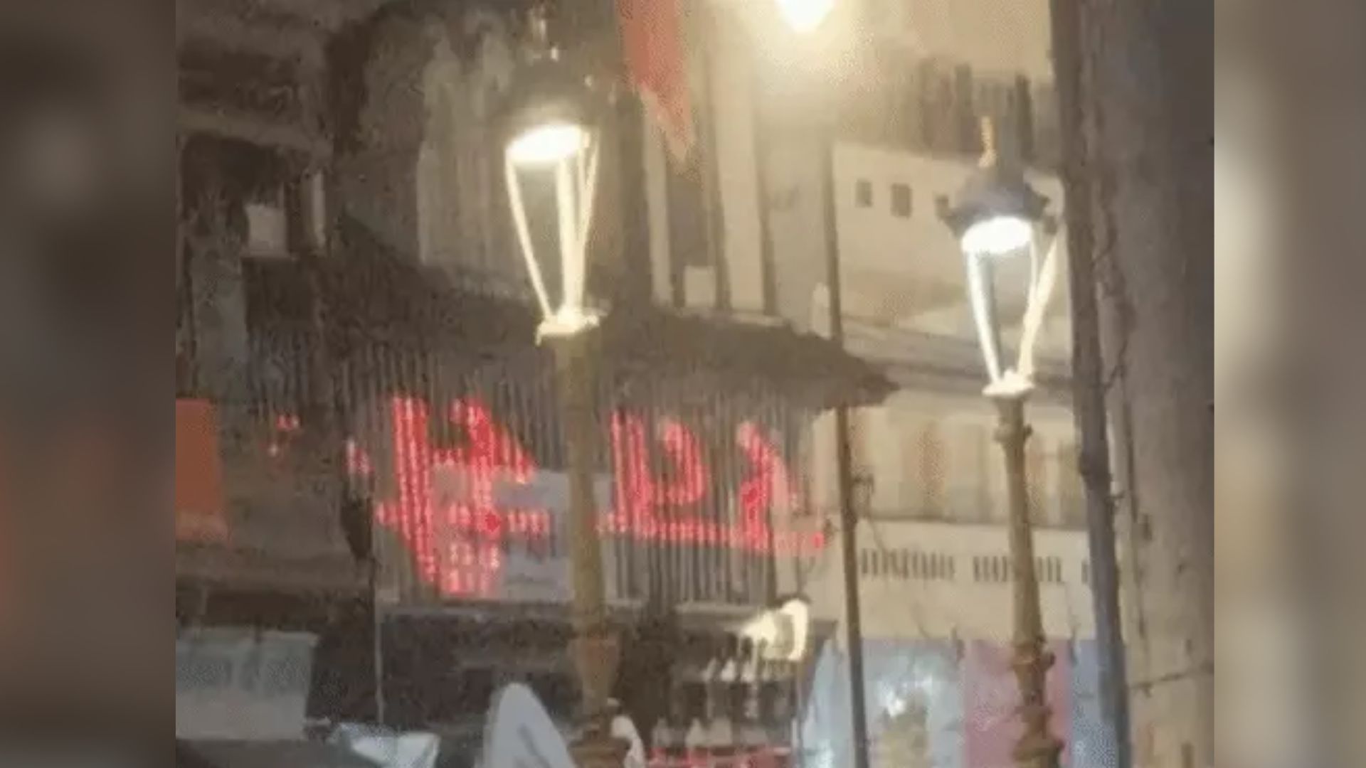 इंदौर में जन्माष्टमी पर मंदिर की स्क्रीन पर दिखीं उर्दू आयतें, पुलिस का कहना – पेन ड्राइव की लापरवाही से हुआ मैसेज फ्लैश