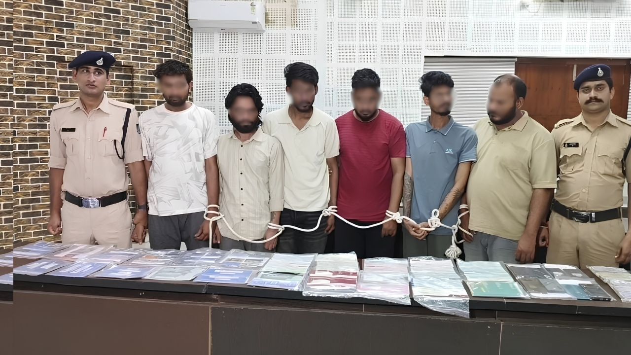 इंदौर पुलिस की बड़ी कार्रवाई, म्यूल अकाउंट गिरोह का पर्दाफाश, 6 आरोपी गिरफ्तार, एक फरार