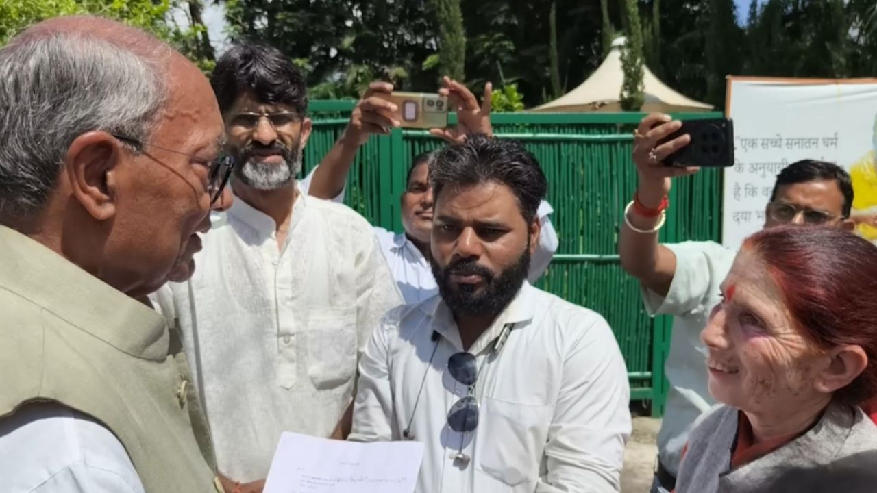 MP में ‘फॉलन आउट’ पर बढ़ी अतिथि विद्वानों की लड़ाई, दिग्विजय सिंह से मिला प्रतिनिधिमंडल, इधर विभाग ने मांगा 3 दिन का हिसाब