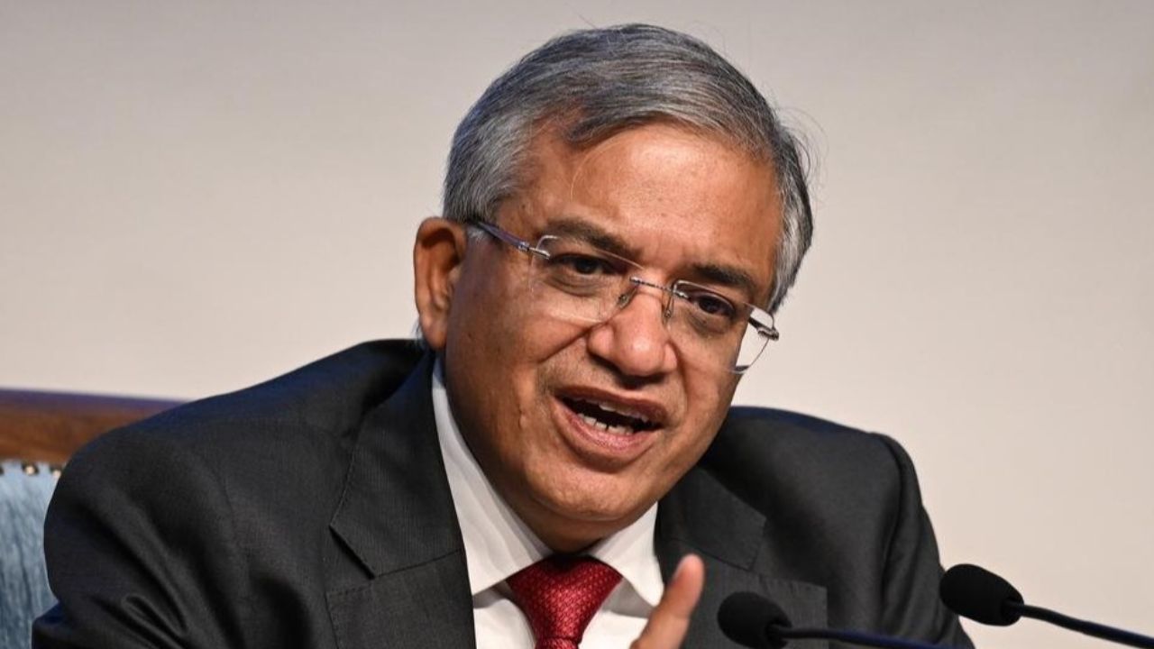CEC ज्ञानेश कुमार के खिलाफ बॉम्बे हाई कोर्ट में याचिका,महाराष्ट् में चल रही SIR रोकने की मांग, प्रशासनिक आदेशों को चुनौती