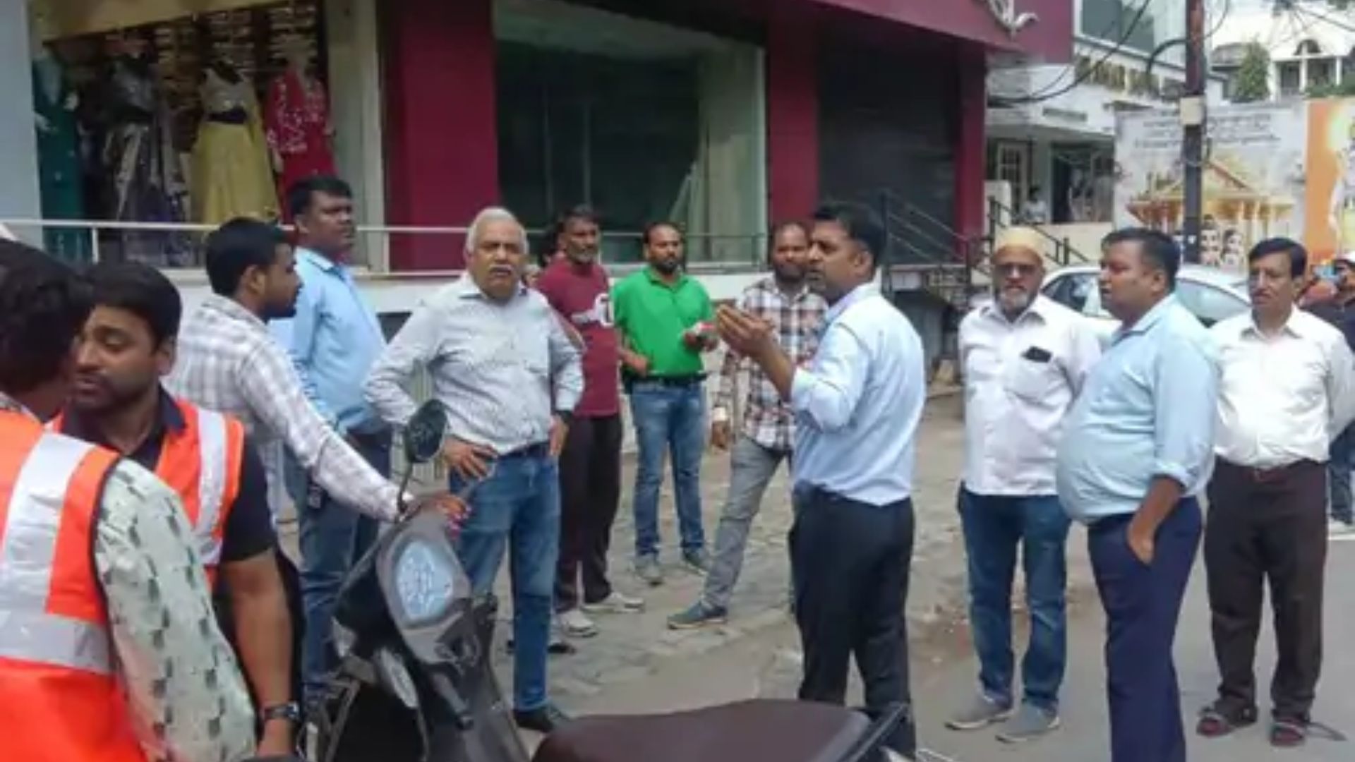 इंदौर नगर निगम की कार्रवाई, ड्रेनेज का पानी बोरिंग में मिलने पर 2.10 लाख रुपए का स्पॉट फाइन